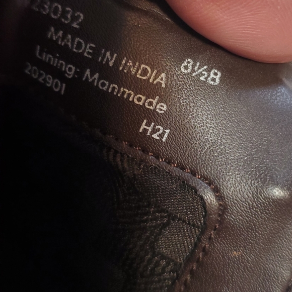 Chic Cole Haan  Leather Tan Ankle Boots with Buckle Detail. 8 1/2 B - Picture 9 of 12